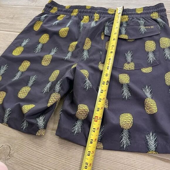 Hurley Shorts Size M Boardshorts With inner lining Pineapple Design Purple - Picture 9 of 9
